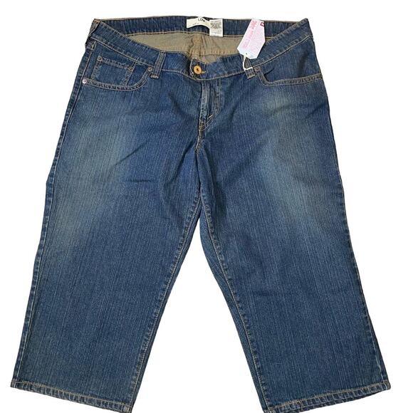 Levi's 542 Low plus size cropped jeans capri's NEW SZ 24 - Picture 1 of 11